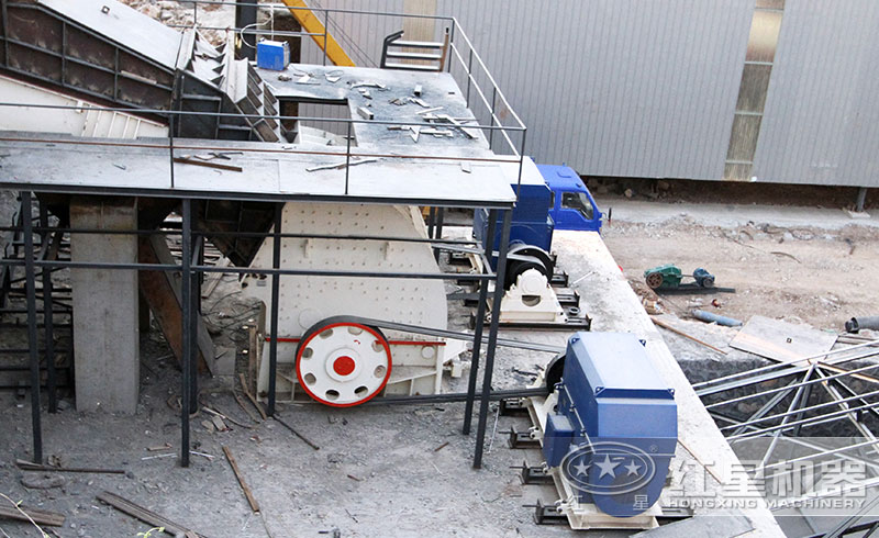 常用巖石粉碎錘式破碎機 常用巖石粉碎錘式破碎機