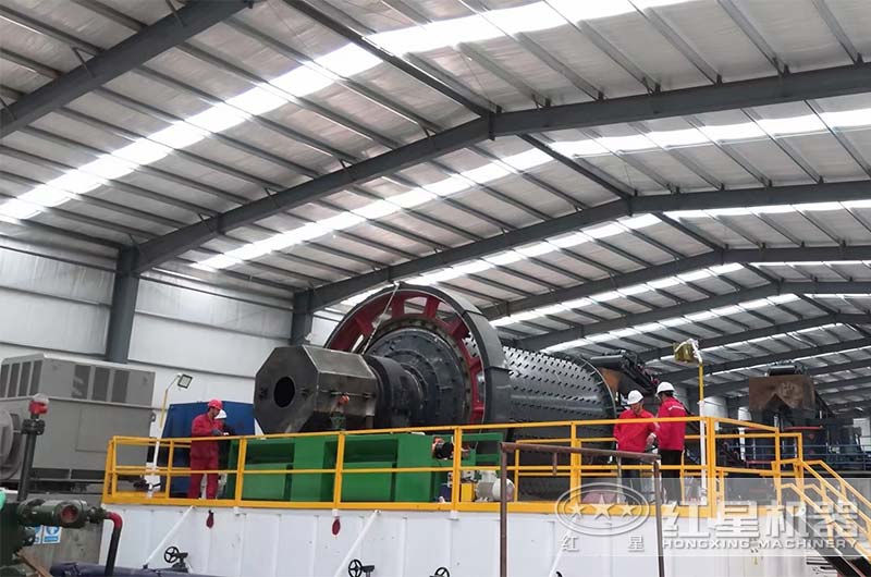 礦石研磨球磨機現場 礦石研磨球磨機現場