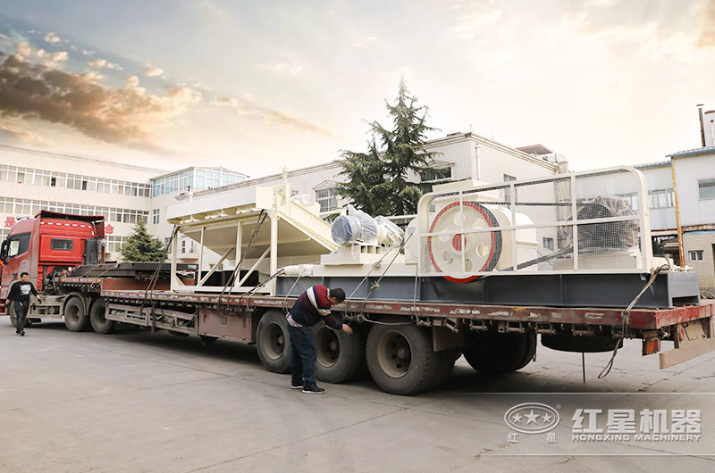 對(duì)輥破碎機(jī)發(fā)貨實(shí)拍 對(duì)輥破碎機(jī)發(fā)貨實(shí)拍