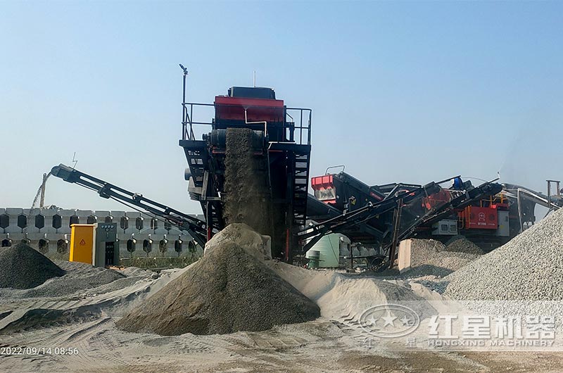 鶴伊高速砂石項目生產(chǎn)現(xiàn)場