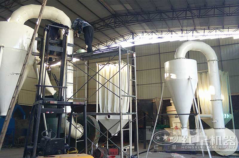 雷蒙磨粉機(jī)現(xiàn)場(chǎng) 雷蒙磨粉機(jī)現(xiàn)場(chǎng)