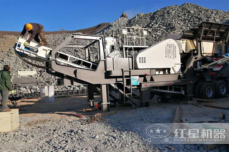 移動(dòng)煤炭破碎機(jī)生產(chǎn)現(xiàn)場(chǎng) 移動(dòng)煤炭破碎機(jī)生產(chǎn)現(xiàn)場(chǎng)