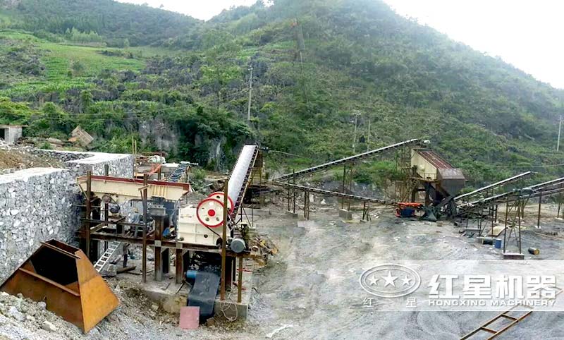 顎式破碎機和反擊式破碎機現(xiàn)場