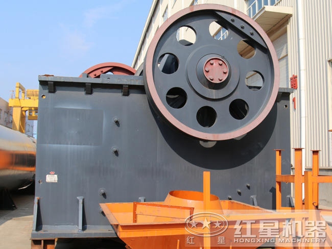 PE1200×1500顎式破碎機外觀