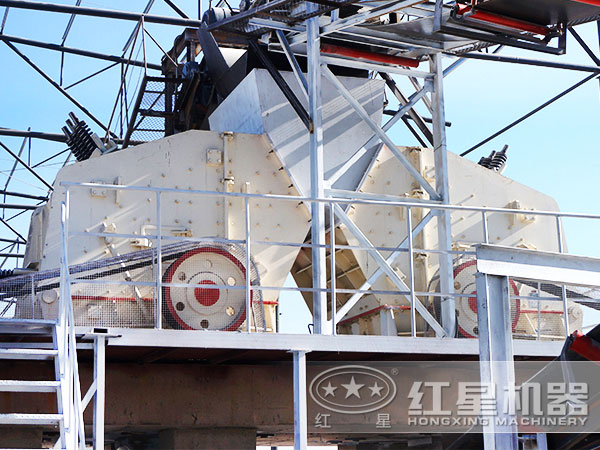 時產200噸河卵石破裂機碎石機現場圖