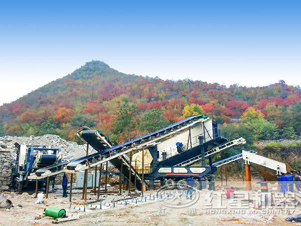 時產(chǎn)280噸流動磕石機現(xiàn)場圖 時產(chǎn)280噸流動磕石機現(xiàn)場圖