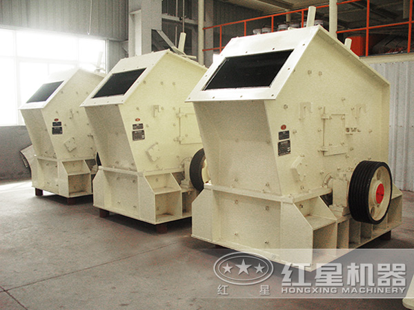排列整齊PF反擊式碎石機(jī)_嗑石機(jī)
