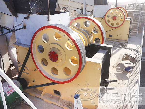 1500噸/時石頭嗑石機_碎石機現場作業 1500噸/時石頭嗑石機_碎石機現場作業