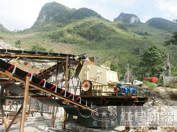 破碎機現場作業圖