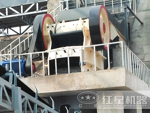 800t/h立式巖石碎石機現場作業 800t/h立式巖石碎石機現場作業