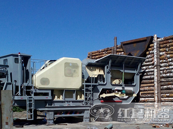 山東萊蕪汽車式流動粉碎機物料作業現場 山東萊蕪汽車式流動粉碎機物料作業現場