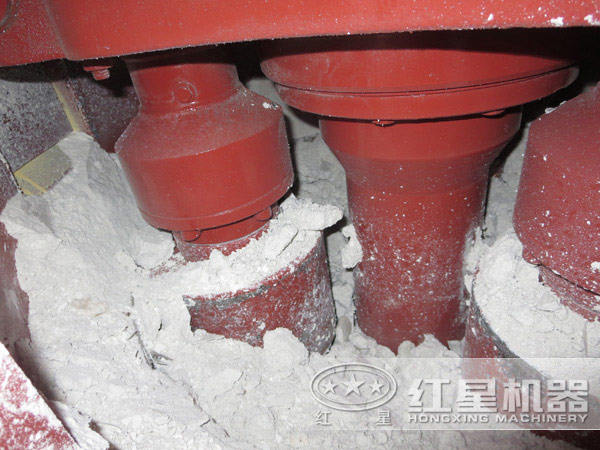 白云石磨粉，磨粉機內部