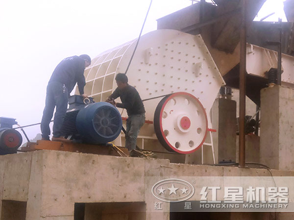 鐵礦石PCZ17116碎石機(jī)現(xiàn)場(chǎng)作業(yè)圖 鐵礦石PCZ17116碎石機(jī)現(xiàn)場(chǎng)作業(yè)圖