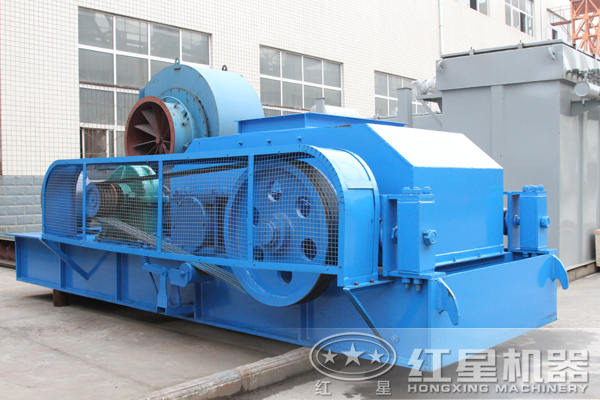 一臺(tái)輥式破碎機(jī) 一臺(tái)輥式破碎機(jī)