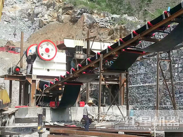石英石高性能鄂式破碎現場圖