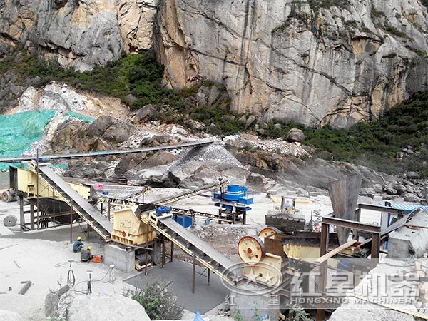 碎沙生產(chǎn)線現(xiàn)場作業(yè)