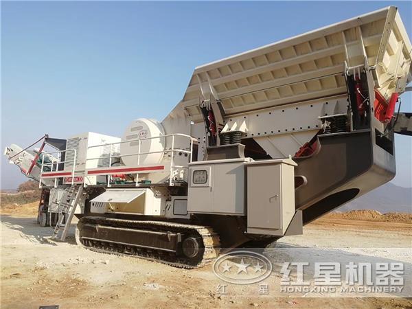 履帶移動(dòng)制砂機(jī)現(xiàn)場(chǎng)圖