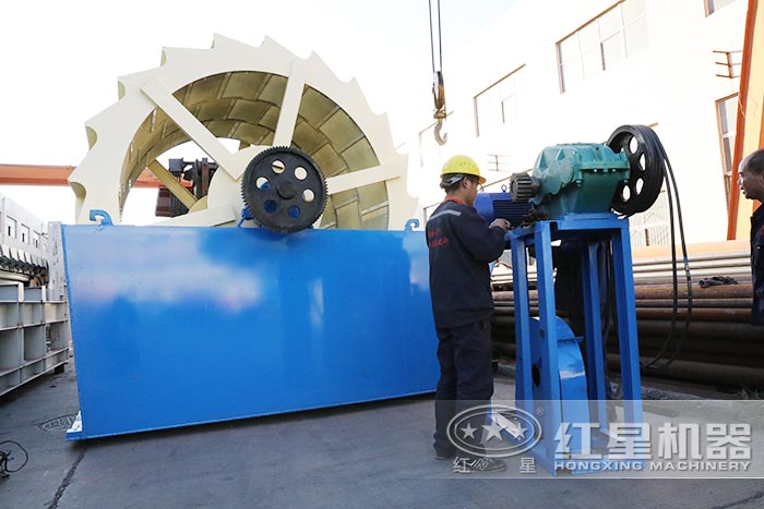 紅星技術人員安裝電機讓用戶免費技術咨詢