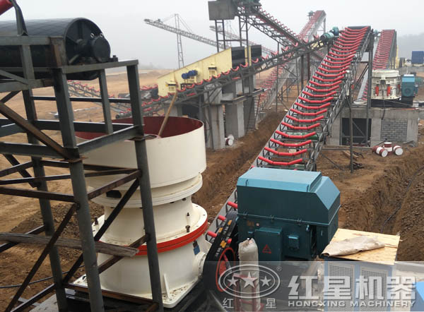 新型單缸圓錐破碎機安裝現場 新型單缸圓錐破碎機安裝現場