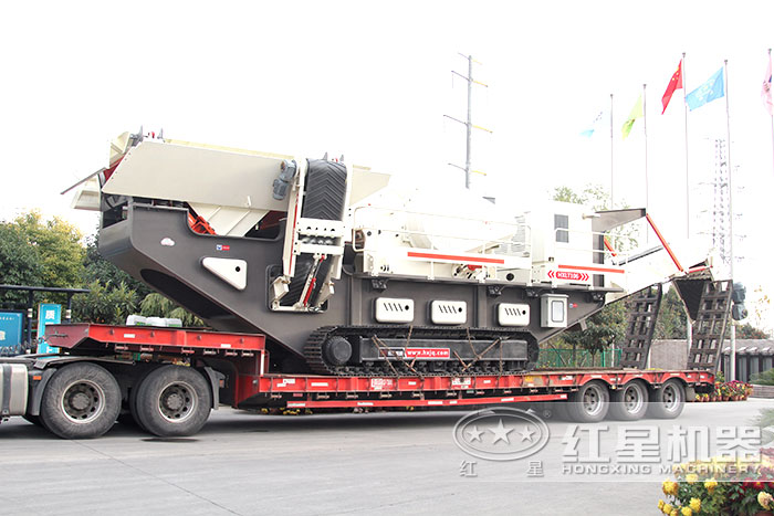 紅星履帶柴油式移動破碎篩分一體機發貨了
