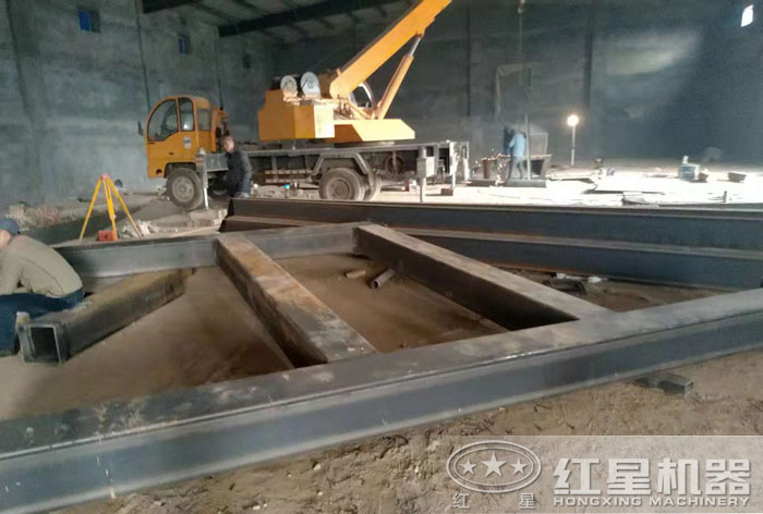 破碎生產(chǎn)線(xiàn)安裝現(xiàn)場(chǎng) 破碎生產(chǎn)線(xiàn)安裝現(xiàn)場(chǎng)