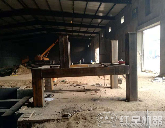 支撐架焊接現(xiàn)場(chǎng) 支撐架焊接現(xiàn)場(chǎng)