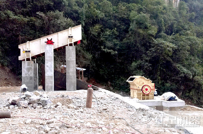 細(xì)碎機(jī)安裝現(xiàn)場 細(xì)碎機(jī)安裝現(xiàn)場