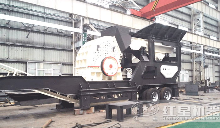紅星移動錘式破碎機車間生產中