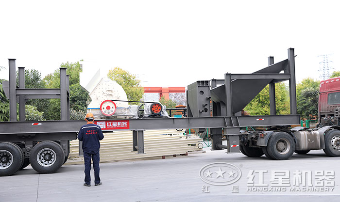 紅星大型移動錘式打石子機發貨現場