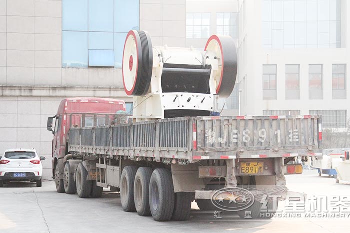顎式破碎機(jī)發(fā)貨現(xiàn)場 顎式破碎機(jī)發(fā)貨現(xiàn)場