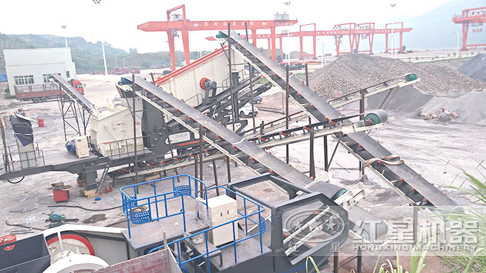 西安車載式石子磕碎機施工作業現場