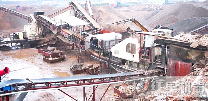 可移動破碎機(jī)粉碎混凝土施工現(xiàn)場