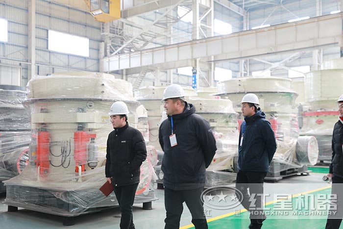 用戶參觀紅星節能圓錐破 用戶參觀紅星節能圓錐破