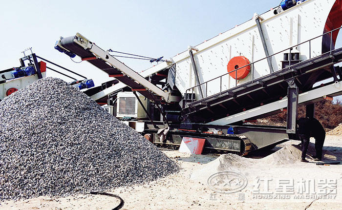 履帶移動砂石料設備作業(yè)現(xiàn)場 履帶移動砂石料設備作業(yè)現(xiàn)場