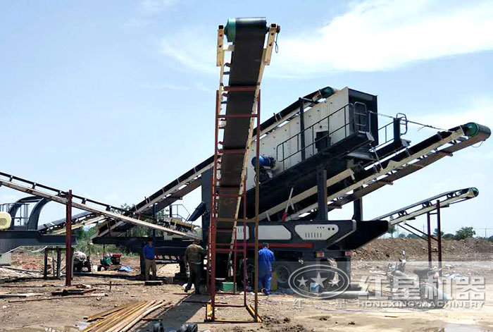 移動(dòng)石料生產(chǎn)線安裝中