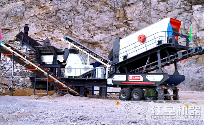 搭載錘式破碎機的移動破現(xiàn)場