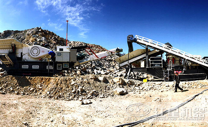 兩臺履帶移動破碎機配合作業(yè)