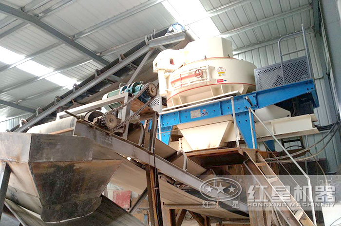 固定大型碎砂機室內作業