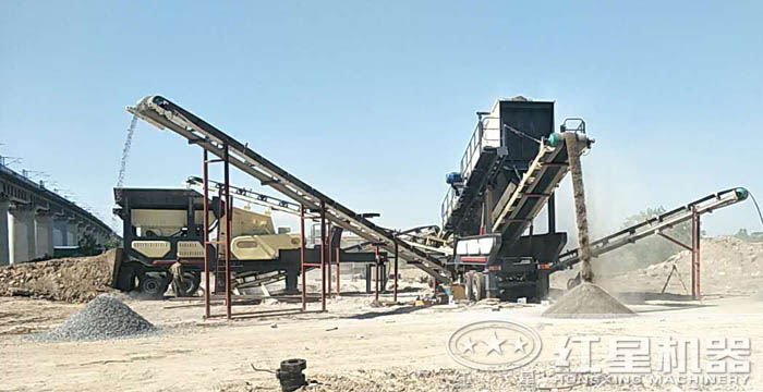 移動破碎站生產(chǎn)高鐵用的石子工作現(xiàn)場