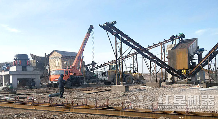 石料生產(chǎn)線現(xiàn)場 石料生產(chǎn)線現(xiàn)場