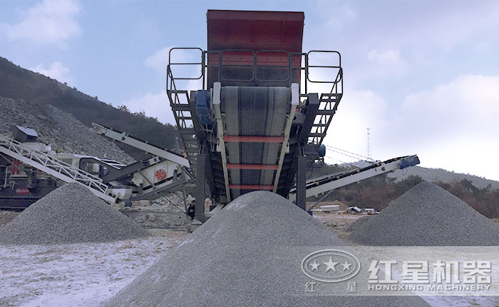 移動(dòng)制沙作業(yè)現(xiàn)場 移動(dòng)制沙作業(yè)現(xiàn)場