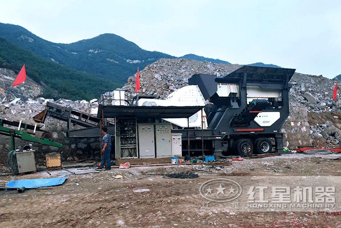 移動重錘式破碎機施工現(xiàn)場 移動重錘式破碎機施工現(xiàn)場