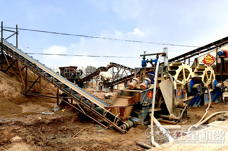 兩臺洗砂機(jī)配合工作，產(chǎn)量更大