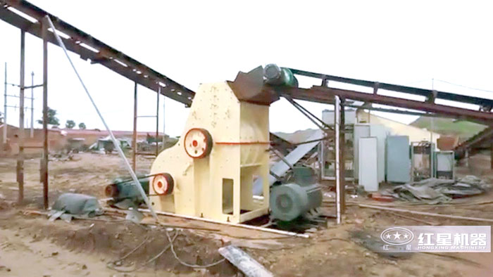 紅星雙站姿粉碎機(jī)用戶現(xiàn)場