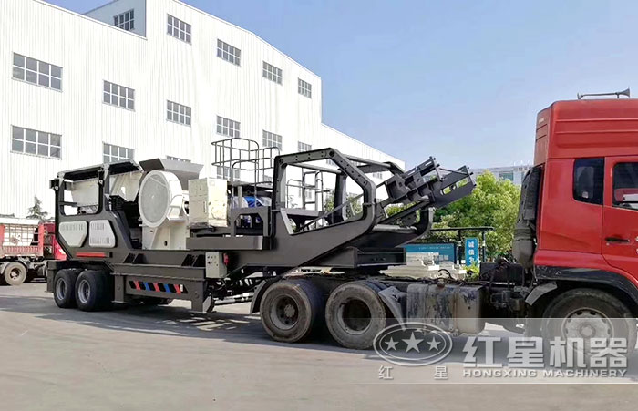 紅星移動建筑垃圾破碎機車間發貨了