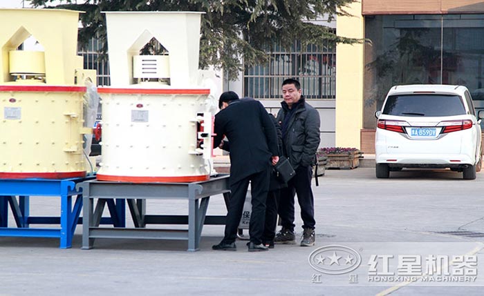 用戶參觀復合式破碎機