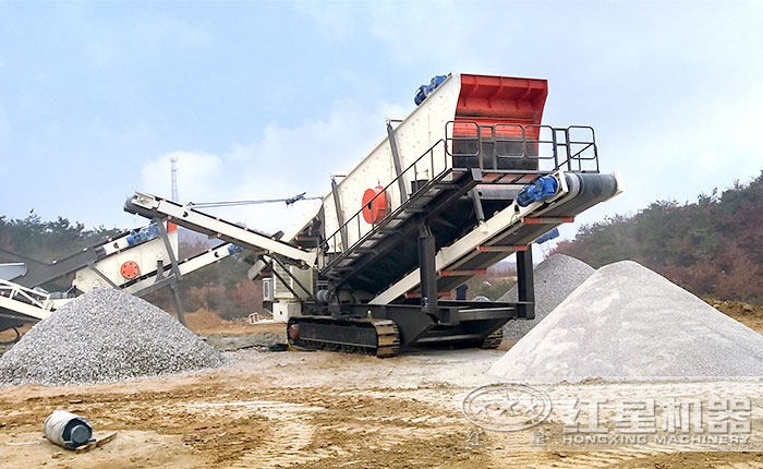 履帶移動制沙現場