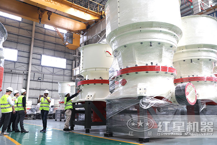 用戶參觀圓錐破碎機(jī)