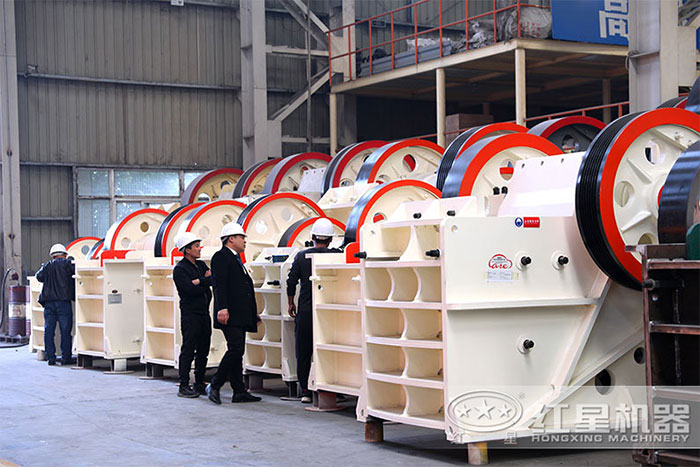 紅星機(jī)器碎石機(jī)設(shè)備用戶參觀 紅星機(jī)器碎石機(jī)設(shè)備用戶參觀
