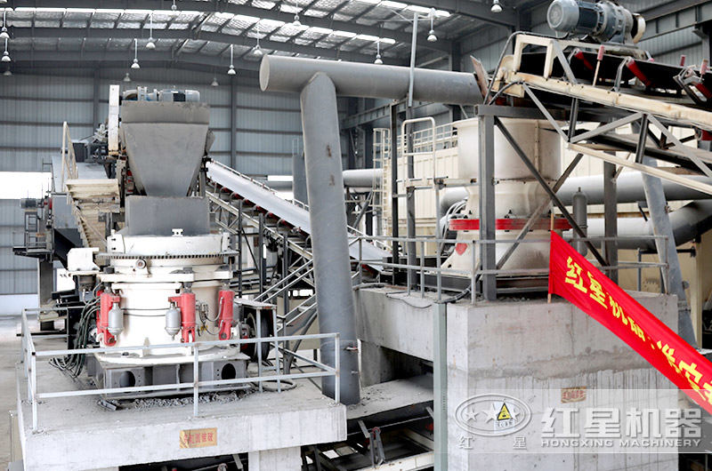 江蘇客戶圓錐破碎機(jī)生產(chǎn)現(xiàn)場(chǎng)